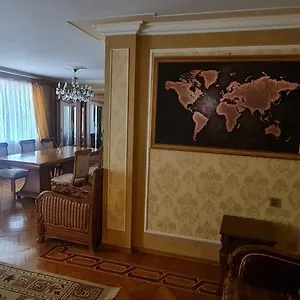 https://gold-wall-apartment.aboutbakuhotels.com